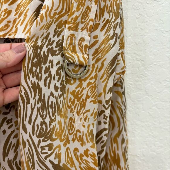 Robert Graham Animal Print Silk Top Size Medium - Picture 3 of 5